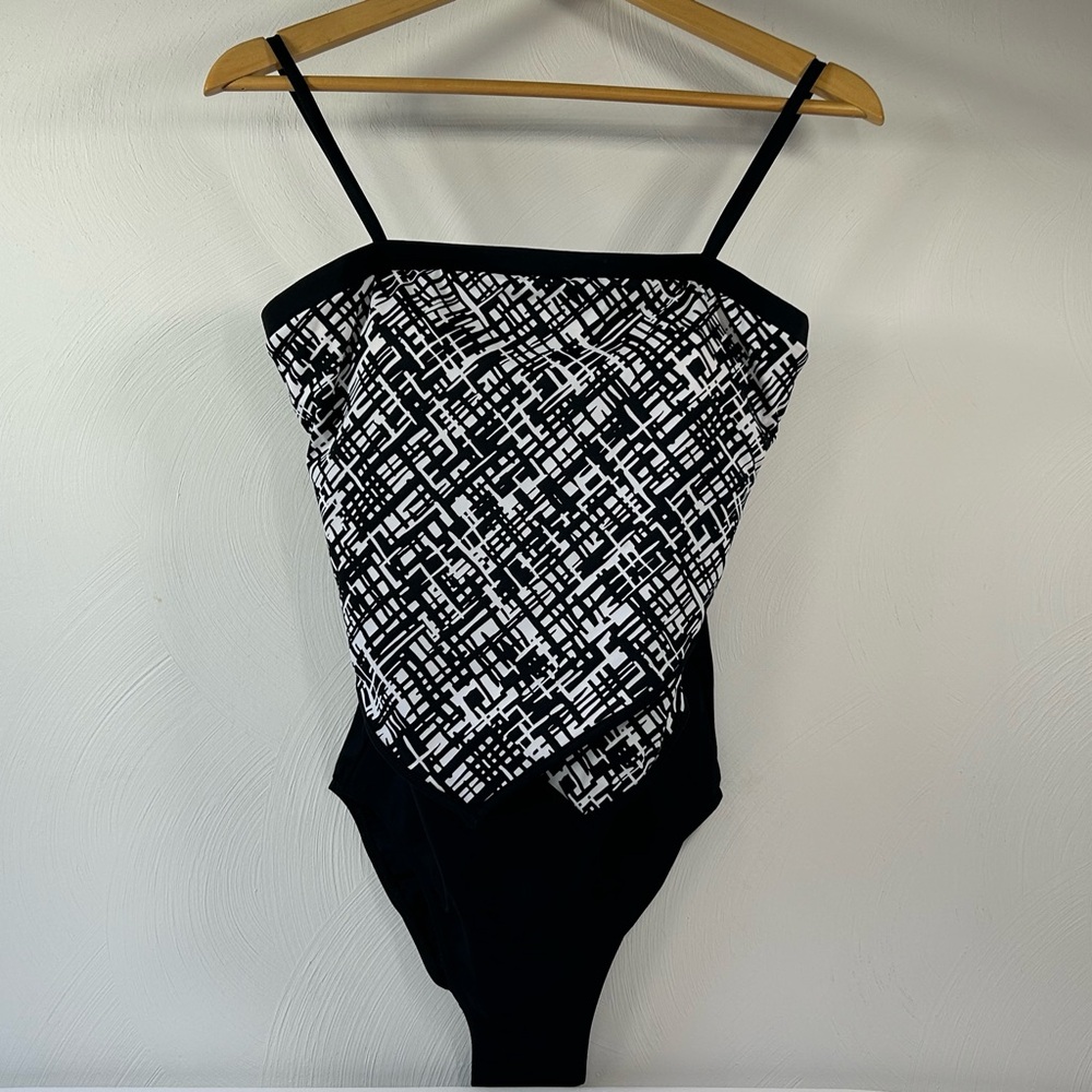 It Figures! One-Piece Geometric Swimsuit Size 12 Women's - Picture 8 of 9